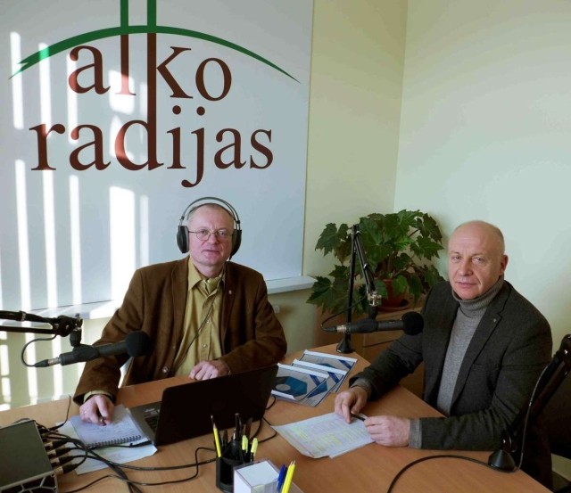 Iš kairės: žurnalistas Audrys Antanaitis ir Nacionalinės bibliotekos generalinis direktorius prof. Renaldas Gudauskas. A. Rasakevičiaus nuotr.